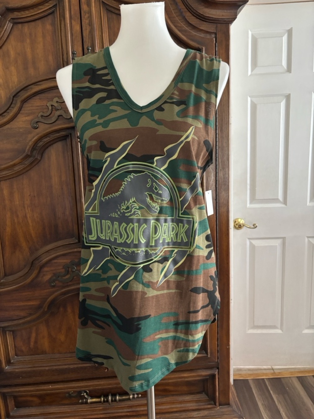 NWT Universal Studios Jurassic park camo top